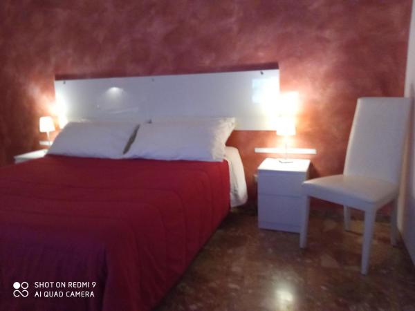 Bed & Breakfast Fontanarossa Airport -Private Parking- : photo 5 de la chambre chambre double deluxe avec balcon