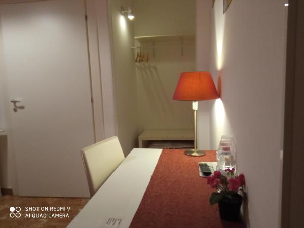 Bed & Breakfast Fontanarossa Airport -Private Parking- : photo 7 de la chambre chambre double deluxe avec balcon