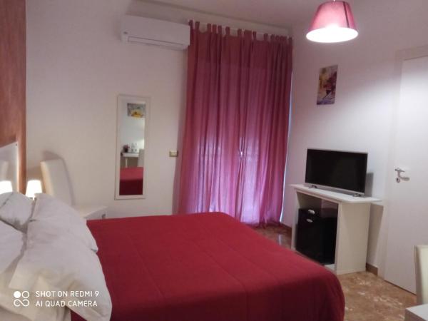 Bed & Breakfast Fontanarossa Airport -Private Parking- : photo 6 de la chambre chambre double deluxe avec balcon