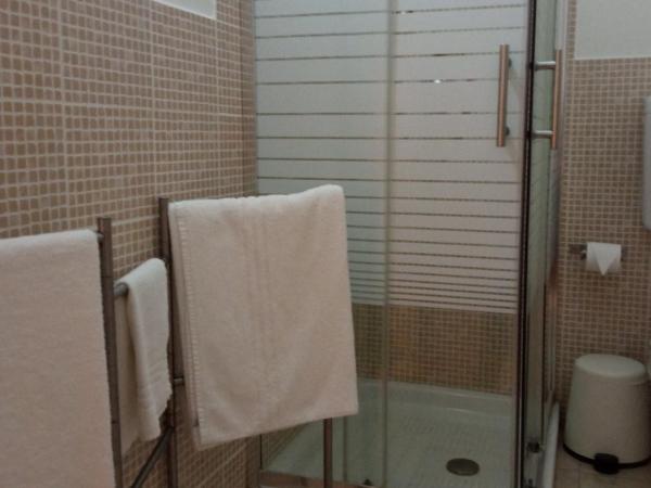 Bed & Breakfast Fontanarossa Airport -Private Parking- : photo 9 de la chambre chambre double deluxe avec balcon