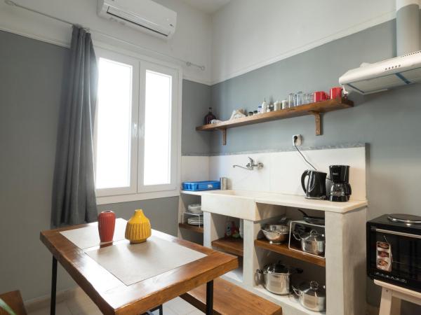 Kalamata Art Rooms : photo 9 de la chambre appartement avec balcon