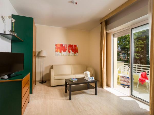 Astoria Suite Hotel : photo 2 de la chambre suite avec balcon