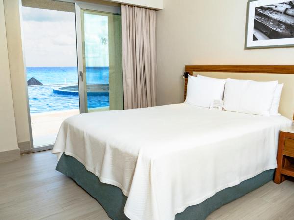 Emporio Cancun - Buy All Inclusive Option : photo 1 de la chambre hébergement double réservé(e) aux adultes avec accès direct à la piscine - côté océan