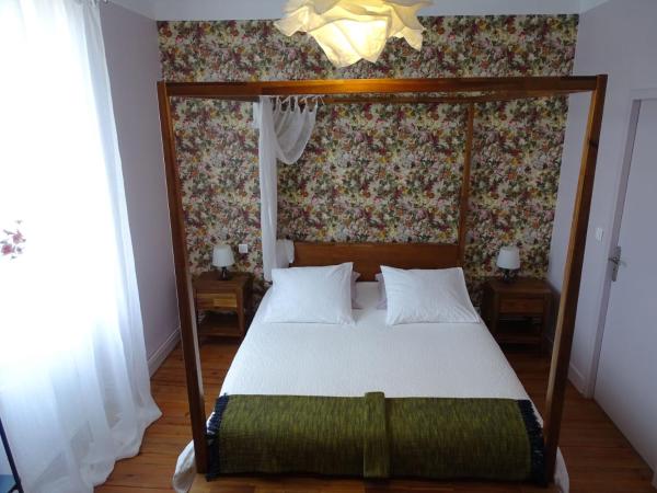 A la Vill'Adour : photo 7 de la chambre chambre double avec salle de bains privative