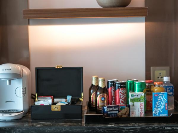 InterContinental Guangzhou Exhibition Center, an IHG Hotel - Free shuttle between hotel and Exhibition Center during Canton Fair & Exhibitor registration Counter : photo 6 de la chambre suite junior lit king-size - vue sur rivière des perles