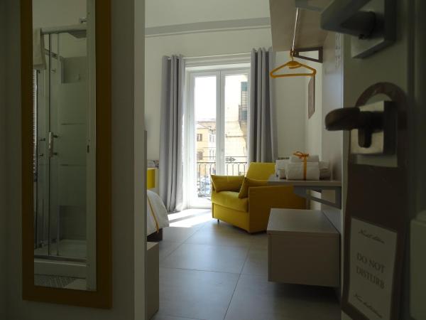Le Quattro Stagioni - Rooms & Suite : photo 4 de la chambre chambre double ou lits jumeaux supérieure avec vue sur ville