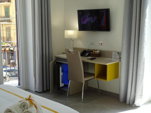 Le Quattro Stagioni - Rooms & Suite : photo 2 de la chambre chambre double ou lits jumeaux supérieure avec vue sur ville