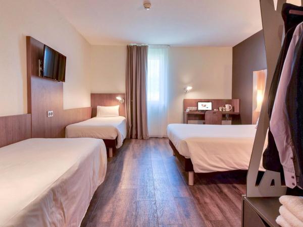 Campanile Saint Jean de Luz : photo 3 de la chambre chambre quadruple