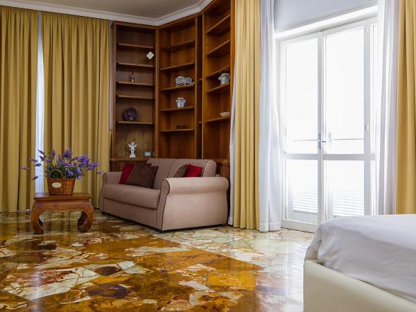 Il Giardino Di Flora - Piscina & Jacuzzi : photo 1 de la chambre suite avec balcon
