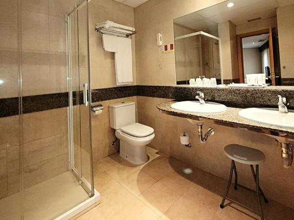 Hotel Imperial : photo 3 de la chambre chambre double avec lit d'appoint