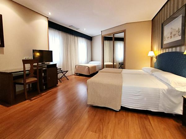 Hotel Imperial : photo 2 de la chambre chambre double avec lit d'appoint