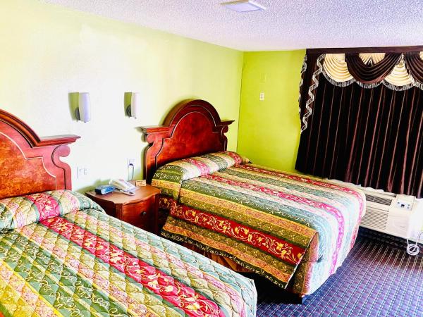 A Fisher's Inn Motel : photo 5 de la chambre chambre 2 lits queen-size - non-fumeurs