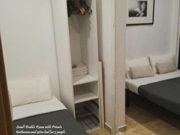 Barcelona Rooms 294 : photo 2 de la chambre petite chambre double avec salle de bains privative