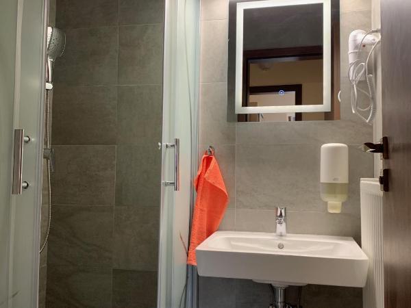 Balaton Kinizsi Apartman : photo 3 de la chambre chambre familiale