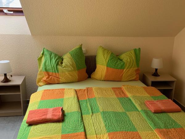 Balaton Kinizsi Apartman : photo 4 de la chambre chambre familiale