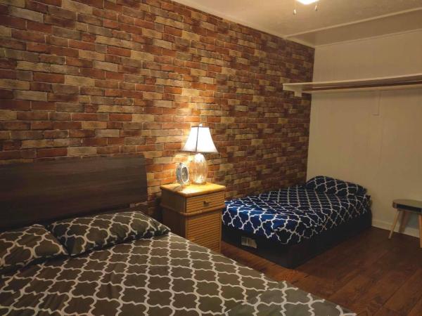 The Beach Waikiki Boutique Hostel : photo 1 de la chambre chambre triple basique avec salle de bains commune