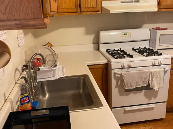 Hollywood Rentals LLC : photo 8 de la chambre chambre double avec salle de bains commune