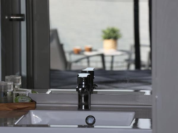 Les Ilots de Gruissan : photo 1 de la chambre hébergement bateau lodge 1 chambre pour 2 personnes - côté yacht club