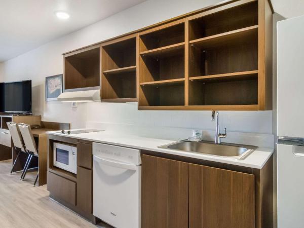 WoodSpring Suites Jacksonville Campfield Commons : photo 2 de la chambre chambre 2 lits queen-size avec baignoire - accessible aux personnes à mobilité réduite - fumeurs