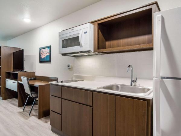 WoodSpring Suites Jacksonville Campfield Commons : photo 3 de la chambre suite lit queen-size avec baignoire - accessible aux personnes à mobilité réduite - fumeurs