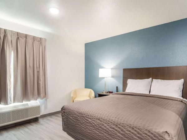 WoodSpring Suites Jacksonville Campfield Commons : photo 2 de la chambre chambre lit queen-size standard - non-fumeurs - vaisselle incluse
