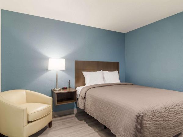 WoodSpring Suites Jacksonville Campfield Commons : photo 3 de la chambre chambre lit queen-size standard - non-fumeurs - vaisselle incluse