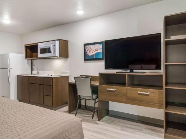 WoodSpring Suites Jacksonville Campfield Commons : photo 4 de la chambre chambre lit queen-size standard - non-fumeurs - vaisselle incluse