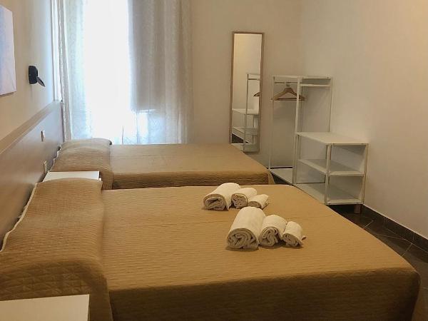 Hotel Nazionale : photo 2 de la chambre chambre quadruple avec salle de bains privative