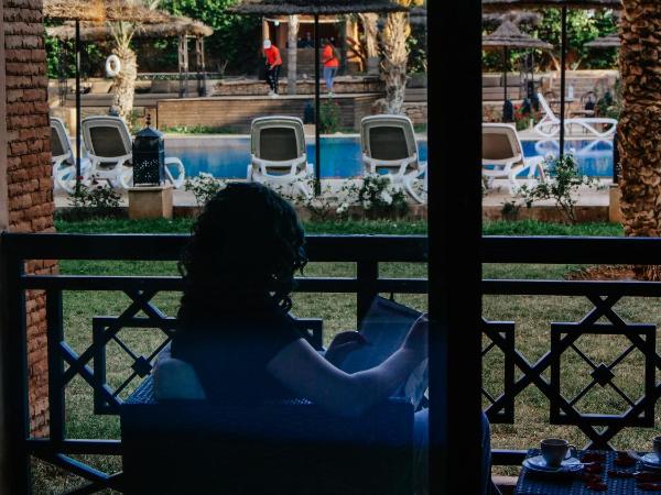 Club Paradisio : photo 3 de la chambre chambre double - vue sur piscine (2 adultes & 1 enfant moins de 12 ans)