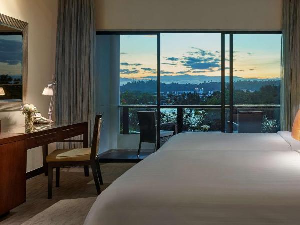 Shangri-La Tanjung Aru, Kota Kinabalu : photo 4 de la chambre chambre lit king-size kinabalu avec vue sur montagne