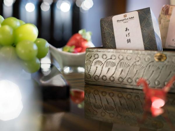 Shangri-La Tokyo : photo 3 de la chambre chambre lit king-size premier