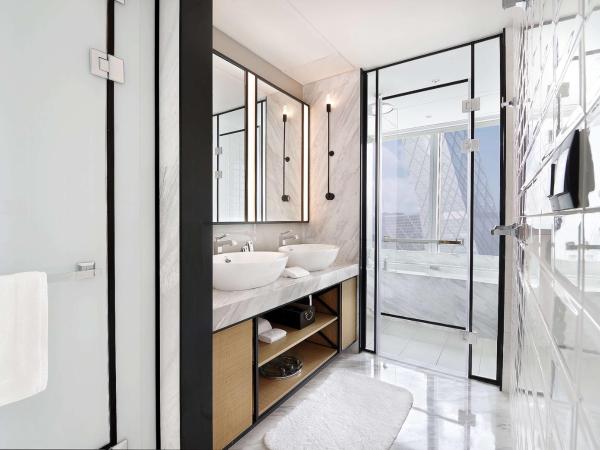 JEN Beijing by Shangri-La : photo 4 de la chambre jen 75 skyline plus inclusive breakfast+dinner+1-time use of minibar+welcome fruit+happy hour from 5:30pm to 9:00pm