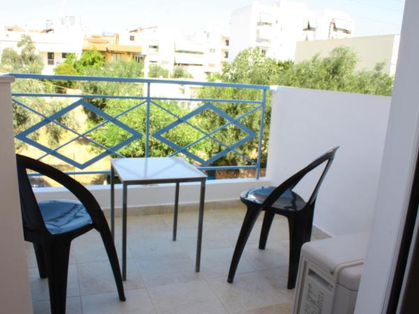 Veggie Garden Athens B&B : photo 3 de la chambre chambre lits jumeaux avec balcon