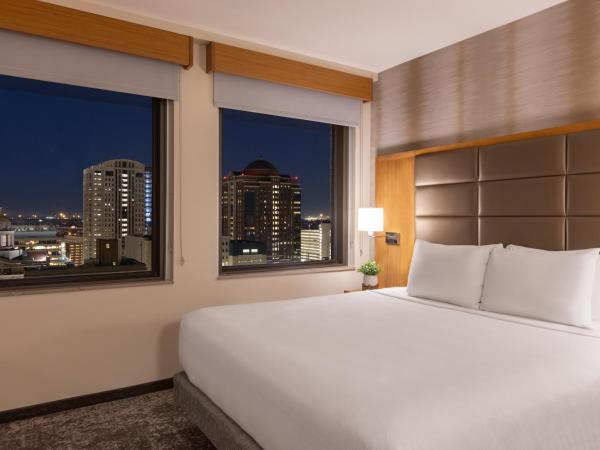 Hyatt Place Houston Downtown : photo 2 de la chambre chambre lit king-size spéciale avec canapé-lit