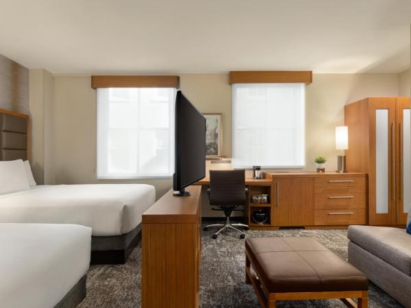 Hyatt Place Houston Downtown : photo 5 de la chambre chambre standard avec 2 lits queen-size et canapé-lit