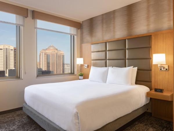 Hyatt Place Houston Downtown : photo 4 de la chambre chambre lit king-size spéciale avec canapé-lit