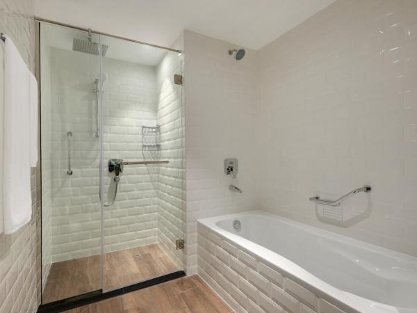 Wyndham Garden Muscat Al Khuwair : photo 2 de la chambre chambre lit king-size deluxe - fumeurs