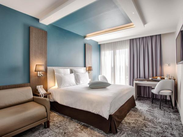 Mercure Cabourg Hôtel & Spa : photo 2 de la chambre chambre double supérieure avec canapé-lit et accès au spa