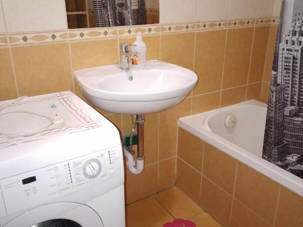 Budai Vám Apartmanház : photo 6 de la chambre chambre double avec salle de bains commune