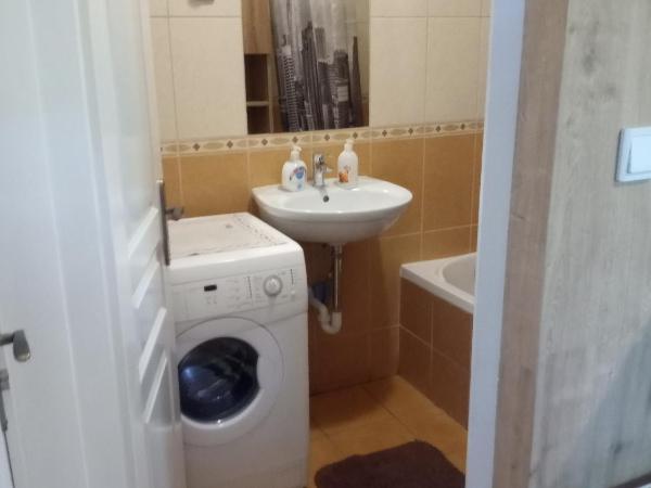 Budai Vám Apartmanház : photo 8 de la chambre chambre double avec salle de bains commune