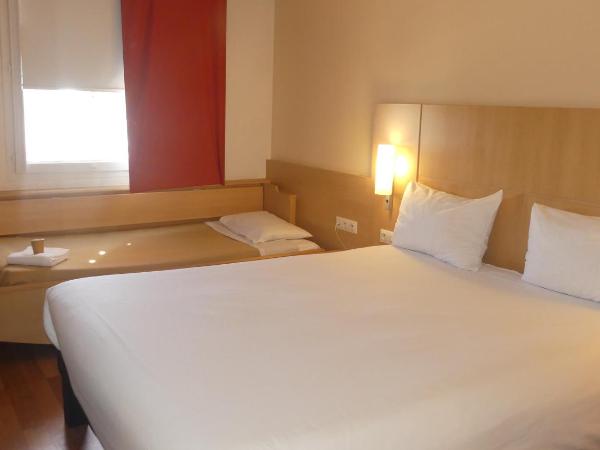 ibis Istres Trigance : photo 4 de la chambre chambre standard avec 1 lit double et 1 lit simple