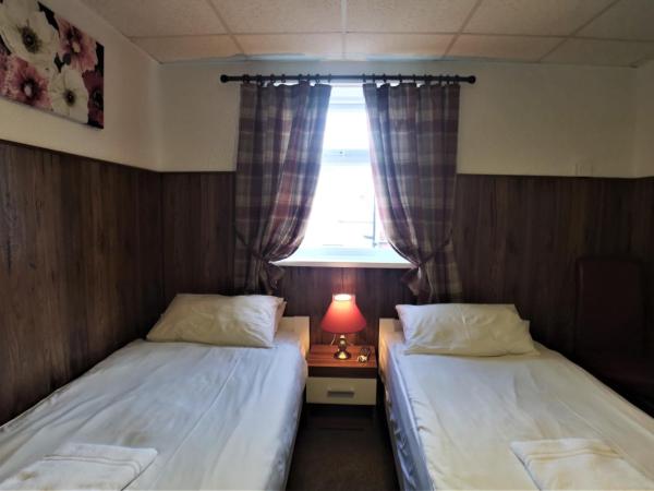 The Hopton Hotel : photo 2 de la chambre chambre triple avec douche