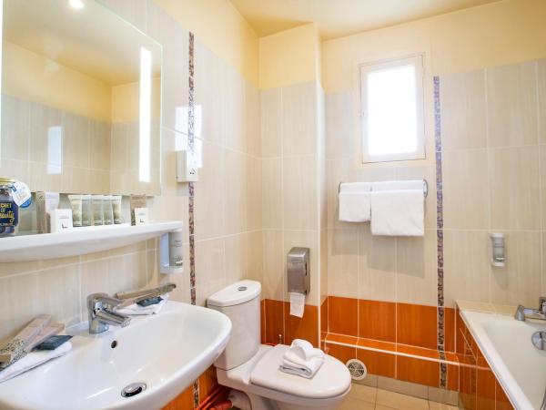 HOTEL DE PARIS MONTPARNASSE : photo 4 de la chambre chambre quadruple - vue sur jardin