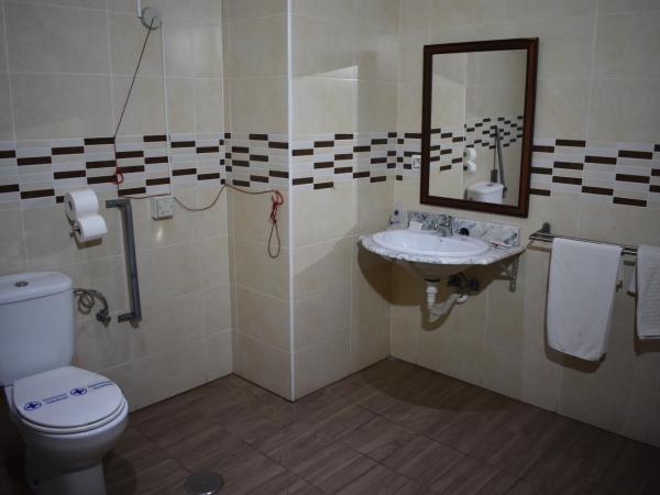 Hostal Alamare : photo 2 de la chambre chambre simple avec salle de bains extérieure privative