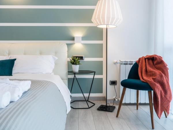 4 Star Bologna Train Station - Self Check-In : photo 5 de la chambre studio avec baignoire spa