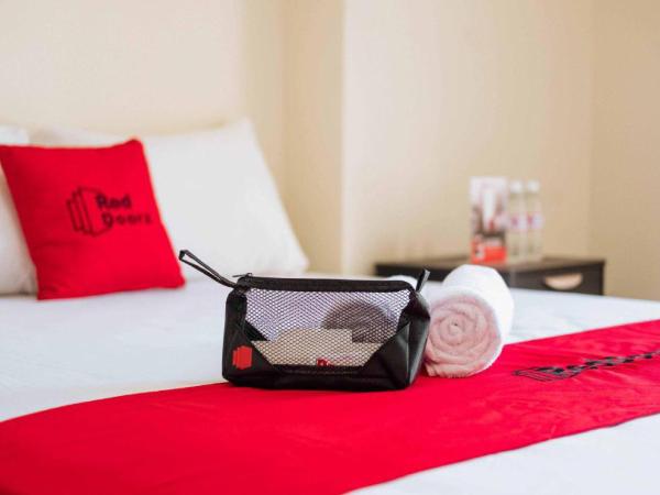 RedDoorz Syariah At Sedati : photo 1 de la chambre chambre double Économique