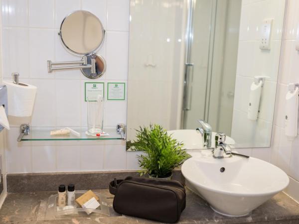 Holiday Inn Manchester West, an IHG Hotel : photo 2 de la chambre chambre standard