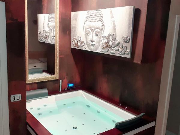 Gold House : photo 5 de la chambre chambre de luxe double ou lits jumeaux avec baignoire spa