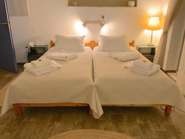 Akrotiri Hotel : photo 2 de la chambre chambre double - vue sur mer