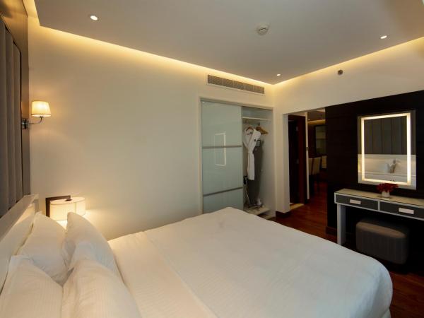 Number One Tower Suites : photo 7 de la chambre studio deluxe